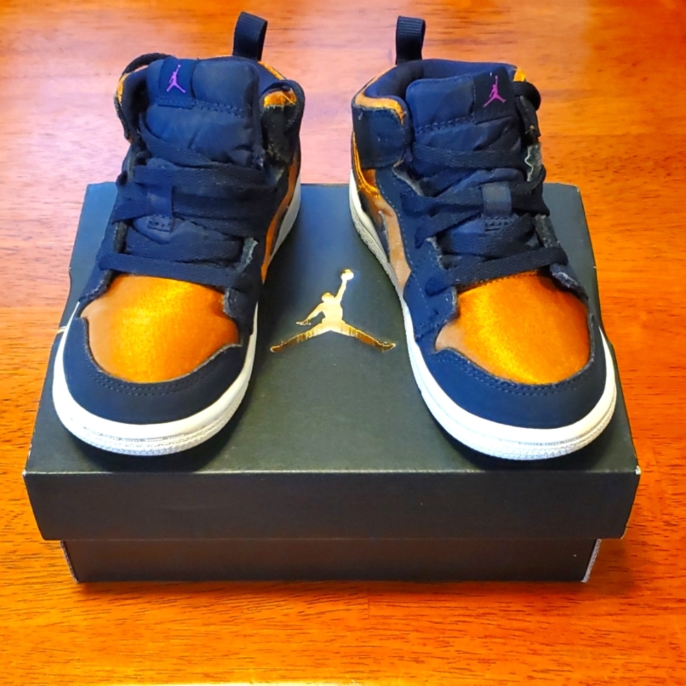 Jordan 1 Mid